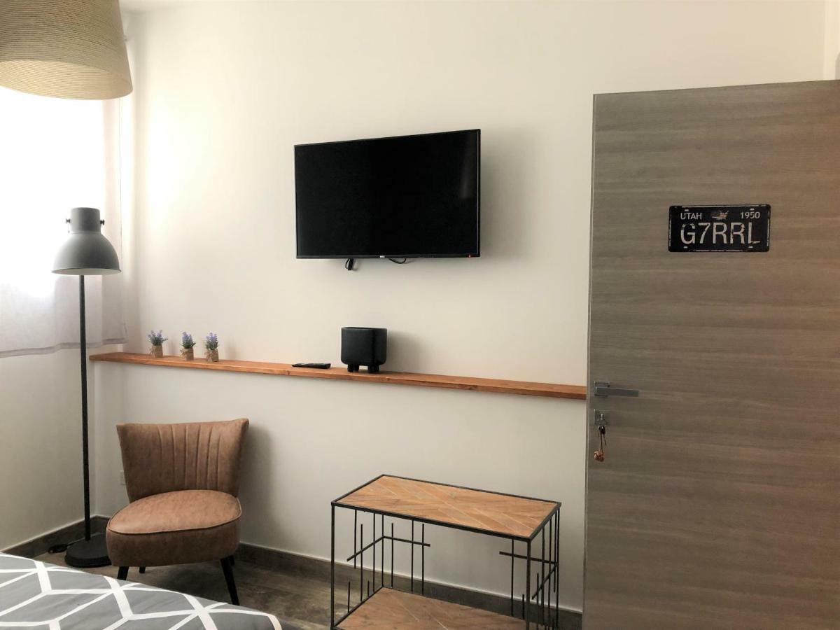 Industrial Chic House - Private Parking Gasthof Orvieto
